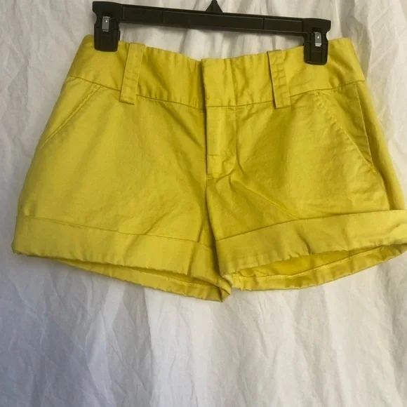 alice + olivia OLIVIA lemon JEAN SHORT Size 4 - Picture 5 of 11